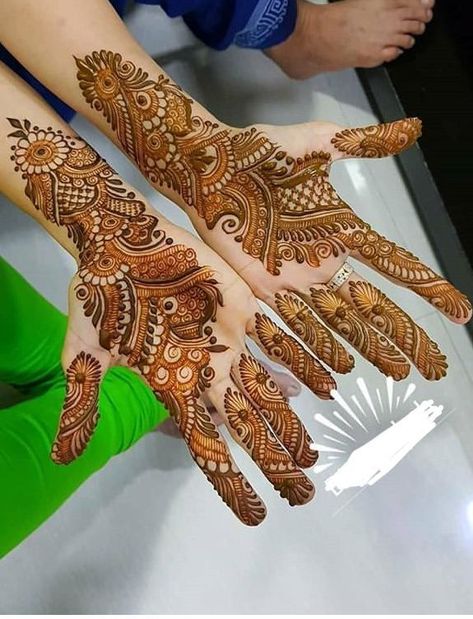 Stylish arabic bridal front hand mehndi designs collections Mehandi Arebic Design, Mehandi Designs Eid, Arbi Mehandi, Arebic Mahendi Designs Latest Front Hand, Arebian Mehandi Designs, Arbic Mendhi Design, Arebic Mhendi, Henna Feet Designs, Trending Mehndi Designs