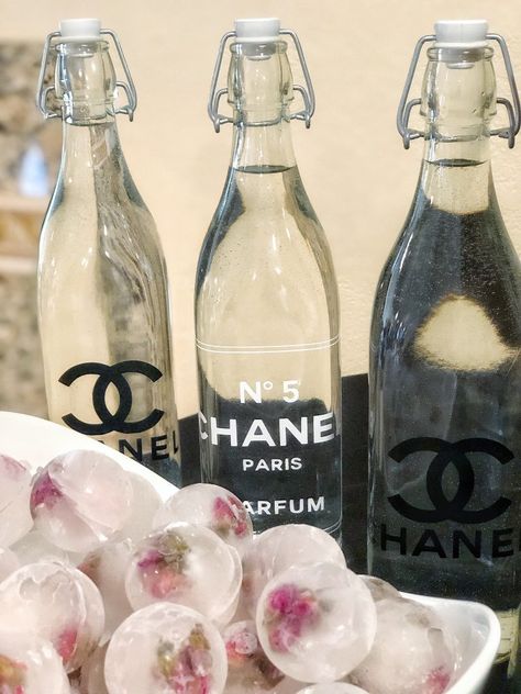 Chanel Themed Birthday Party, Chanel Birthday Party Decoration, Coco Chanel Birthday Party, Chanel Inspired Party, Coco Chanel Birthday, Chanel Birthday Cake, Cake Backdrop, Chanel Bridal Shower, Coco Chanel Party