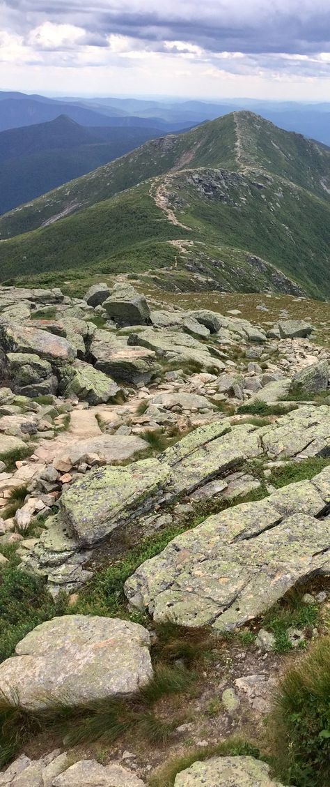 Mt Lincoln from the Mt Lafayette (Franconia Ridge Trail, White Mountains, New Hampshire). White Mountains Aesthetic, White Mountains New Hampshire Summer, New Hampshire Aesthetic Summer, New Hampshire White Mountains, New Hampshire Aesthetic, Mount Lafayette, Franconia New Hampshire, Littleton Nh, Embroidered Foliage