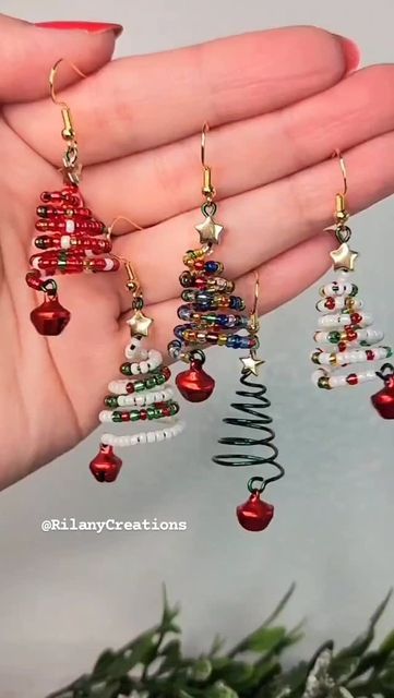 Christmas Tree Wire Earrings, Beaded Christmas Earrings Diy, Christmas Tree Earrings Diy, Christmas Earrings Diy, Diy Christmas Earrings, Christmas Content, Christmas Jewelry Diy, November 1st, Tree Earrings