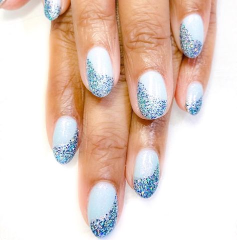 These Winter Nail Designs Will Seriously Upgrade Your Manicure Winter French Manicure, Winter Nails White, Holiday Nail Polish, Nails Designs Ideas, Vacation Nails Green, Holiday Nails Winter, Tropical Vacation Nails, Nails Manicures, Nail 2023