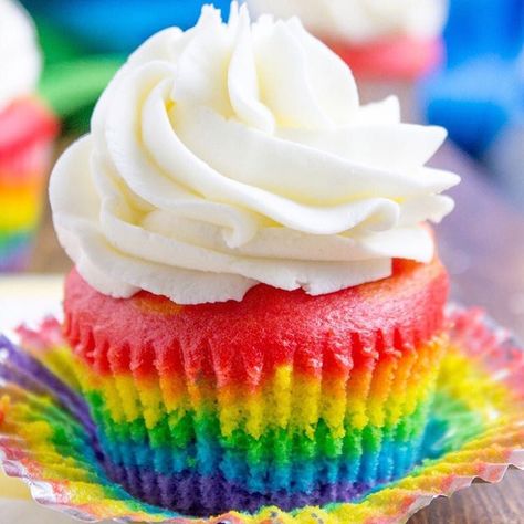 8 Rainbow Recipes to Try to Celebrate Pride Month | Teen Vogue Cloud Frosting, Irish Cream Cupcakes, Irish Cream Cake, Wiggles Cake, Cooking Fails, Rainbow Desserts, Mint Oreo, Ice Cream Cupcakes, Rainbow Cupcakes