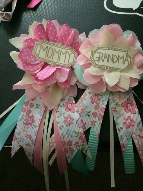 Mommy and grandma corsages for Emilys baby shower Girl Shower Decorations, Babyshower Party, Baby Shower Treats, Diy Baby Shower Gifts, Simple Baby Shower, Girl Baby Shower Decorations, Baby Girl Shower Gifts, Shower Bebe, Baby Shower Planning