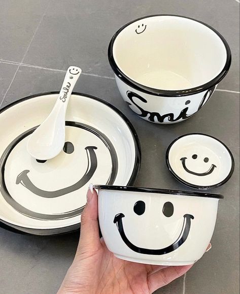 Smiley Face Printed Tableware Set Cartoon Bowl Plate DIY Household Ceramic Dishes Salad Soup Bowl Salad Soup, Plates Diy, Bowl Plate, Future Apartment Decor, Pretty Mugs, Cute Kitchen, Apartment Decor Inspiration, Room Makeover Bedroom, Cute Room Decor