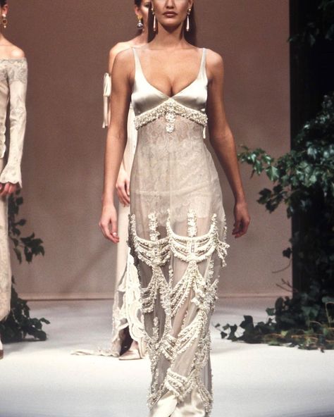 All Posts • Instagram Valentino Wedding Dress, 90s Runway Fashion, 1990s Fashion, 90s Fashion Outfits, Runway Dresses, Couture Runway, Wedding Guest Outfit, Aesthetic Fashion, Couture Fashion