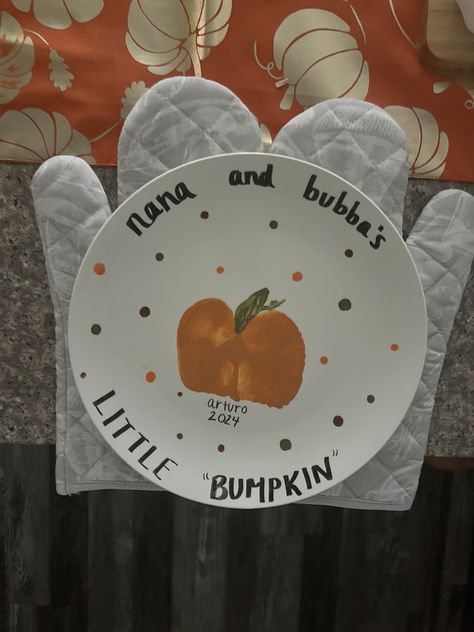 DIY Halloween plate !! Using acrylic paint, acrylic markers & Mod Podge. Paint with acrylic paint, then bake @ 350 degrees for 30 minutes & let cool COMPLETELY before applying Mod Podge. Apply then bake again!! 🎃 Halloween Plates, Acrylic Markers, Paint Acrylic, Using Acrylic Paint, Mod Podge, Diy Halloween, Halloween Diy, Acrylic Paint, 30 Minutes