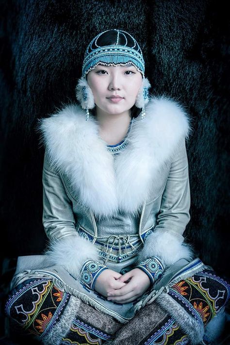 Inuit Clothing, Reindeer Hide, Inuit People, Snow Queen, Folk Costume, World Cultures, Fantasy Fashion, Up Girl, Historical Fashion