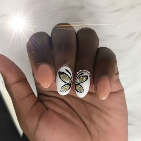 Butterfly Nails Glittery Butterfly Nails, Glittery Butterfly, Butterfly Nails, Butterfly Nail, Creative Nails, Be Creative, Manicure, Nails, Beauty