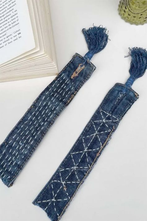 Denim-waistband-bookmark Denim Bookmarks, Old Jeans Projects, Denim Tassel, Jeans Projects, Reading Routine, Sashiko Stitching, Unique Bookmark, How To Craft, Upcycled Denim