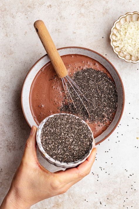 Chocolate coconut chia pudding - The Delicious plate Pumpkin Smoothie Healthy, Chocolate Chia Pudding Recipes, Pumpkin Chia Pudding, Healthy Vegetarian Breakfast, Coconut Chia Pudding, Chocolate Chia Pudding, Coconut Chia, Pumpkin Smoothie, Chocolate Granola