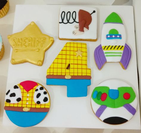 Buzz Lightyear Party, Toy Story Cookies, Toy Story Party Decorations, Cookie Birthday Party, Disney Cookies, Toy Story Cakes, Mickey Mouse Parties, Toy Story Birthday Party, Sugar Cookie Designs