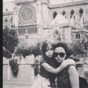 The Perfect Mother-Daughter Trip To Paris France! - Latinas Who Travel - Bilingual Travel Community for Women | Latina Travel | Viajeras | Travel Tips | Latina Wanderlust Paris Lock Bridge, Mum And Daughter, Mother Daughter Trip, Parisian Lifestyle, Parisian Cafe, Trip To Paris, Visit France, Coffee To Go, The Eiffel Tower