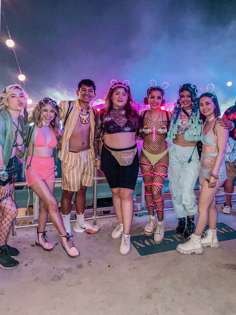 festival matching outfits EDC rave fashion summer vibes aesthetic idea inspo friends group Summer Vibes Aesthetic, Beyond Wonderland, Rave Fashion, Friends Group, Fashion Group, Fashion Summer, Matching Outfits, Festival Fashion, Summer Vibes