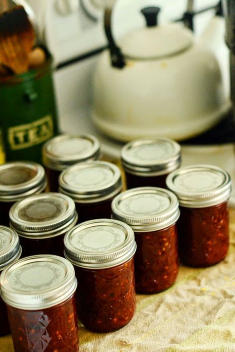 Tomato base and tomato jam Tomato Jam Crockpot, Canning Cupboard, Lots Of Tomatoes, Canning Food, Tomato Jam, Homemade Jam, Food Preservation, How To Can Tomatoes, Fruit In Season