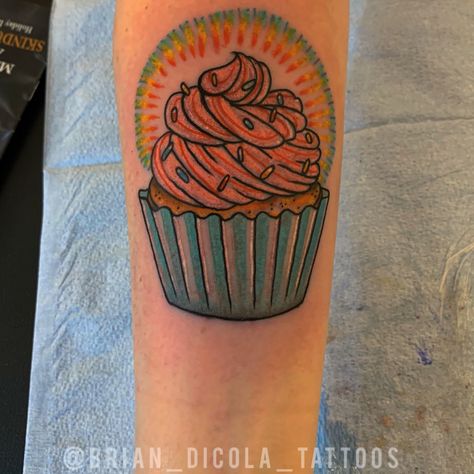 #tattoo#ink#cupcake#colortattoos#girlswithtattoos#baking#bakingtattoos#skindustryexpo#tattooconvention#lehighvalley#allentownpa#briandicolatattoos#whitelotustattoo#travelingtattooer Trad Tattoos, Tattoo Ink, Cupcake, Baking, Tattoos