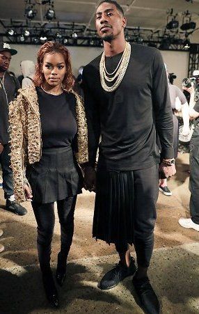 Teyana Taylor and her man Iman Shumpert wear matching skirts to NYC fahion show Teyana Taylor And Iman Shumpert, Afropunk 2017, Black Celebrity Couples, Matching Skirts, Fam Goals, Mini Skirts Fashion, Fishnet Outfit, Iman Shumpert, The Blonds