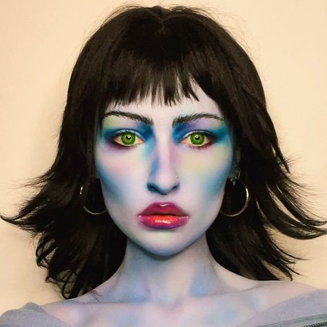 SOPHIE BAVERSTOCK en Instagram: “Swipe to see more… Inspired by ‘OH NO OH NO’ painting by @sammi_x0x - discovered their artwork on Tiktok and was inspired to create a…” Sophie Baverstock, Incredible Hulk Costume, Green Contour, Green Face Paint, Hulk Costume, Superhero Halloween Costumes, Green Hulk, Green Contacts Lenses, Superhero Halloween