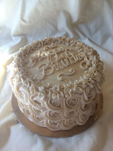 Gold And Cream Birthday Cake, Fall Rosette Cake, White And Gold Birthday Cake, Butter Icing Cake Designs, Sparkly Birthday Cake, Coquette Bday, Rosette Birthday Cake, Icing Cake Design, Gold And White Cake