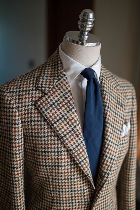 Winter Suit Men, Houndstooth Blazer Outfit, Blazer Man, Casual Wedding Suit, Dinner Party Outfit, Pitti Uomo Street Style, Wedding Dinner Party, Dinner Party Outfits, Dapper Outfit