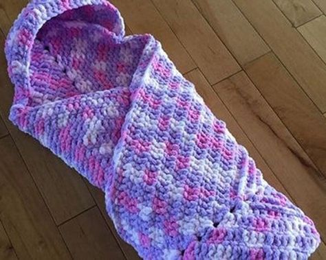 Bernat Baby Blanket Yarn, Crochet Baby Cocoon, Winter Blanket, Crochet Crowd, Baby Cocoon, Baby Afghan Crochet, Haken Baby, Crochet Winter, Crochet Wrap