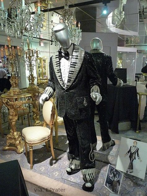 Liberace's outfit Pianist Outfit Men, Pianist Outfit, Piano Outfit, Disney Characters Mickey Mouse, Museums In Las Vegas, Cd Cover Art, Casino Bet, Play Online Casino, Piano Man