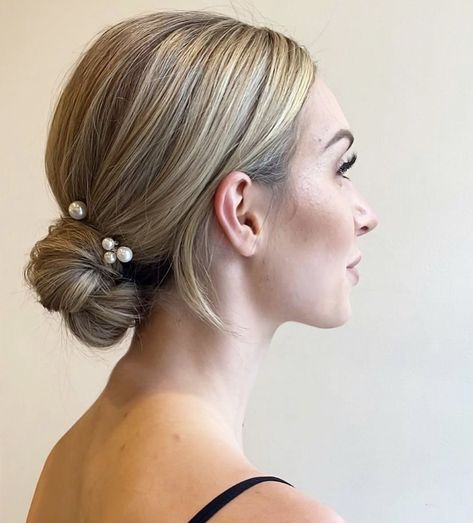 Minimalistic Wedding Hairstyle, Bun With Jewels, Soft Bridal Hair Updo, Simple Bridal Hair Updo, Veil Low Bun, Low Bun Wedding Hair Fine Hair, Modern Low Bun Wedding, Bridal Bun Short Hair, Low Slick Bun Wedding