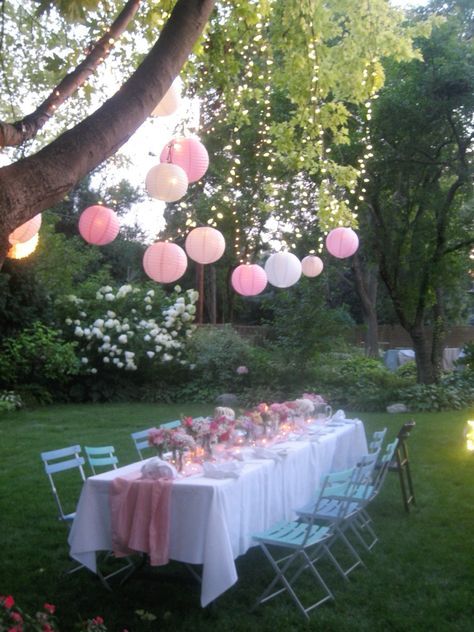 Outdoor Birthday Ideas For Women, Pink Outdoor Birthday Party, Backyard Pink Party, Garden Party Photo Wall, Garden 21st Birthday Party, Floral Backyard Party, Backyard Bday Party, Garden Party Birthday Decorations, Backyard Birthday Decor