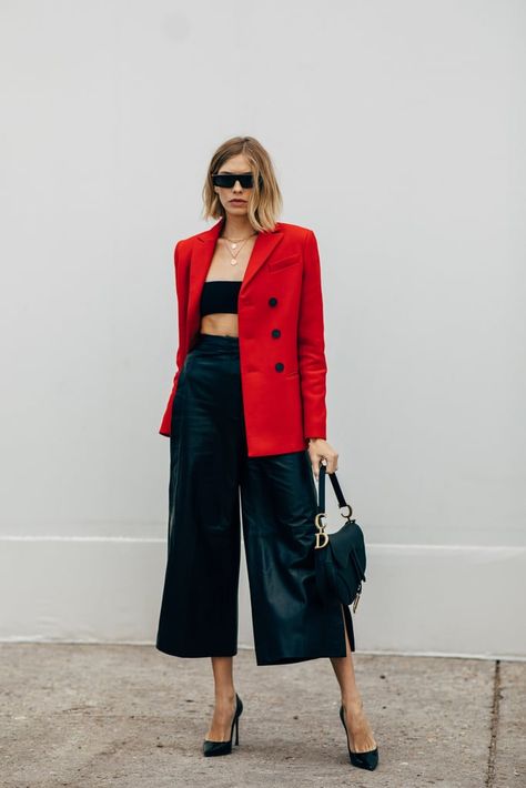 Outfit Pantalon Rojo, Red Color Outfits, Red Blazer Outfit, Night Out Outfit Clubwear, Blazer Outfits Casual, Blazer Outfit, Paris Fashion Week Street Style, Lift Off, Red Blazer