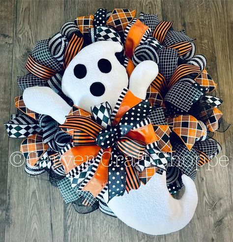 Dollar Tree Fanatics Crafts & Decor & DIY With Freebies 🟢⚪ | Super cute ghost wreath I made 👻🧡🖤 | Facebook Dollar Tree Ghost Wreath, Ghost Wreath Diy, Ghost Wreath, Halloween Wood Crafts, Creepy Halloween Decorations, Halloween Wreaths, Crafts Decor, Topiaries, Wood Crafts Diy