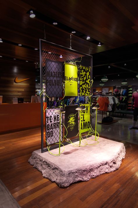 Cool Store Design, Nike Display, Merch Display, In Store Display, Nike Retail, Clothing Display, Wire Installation, Desain Buklet, Retail Store Design