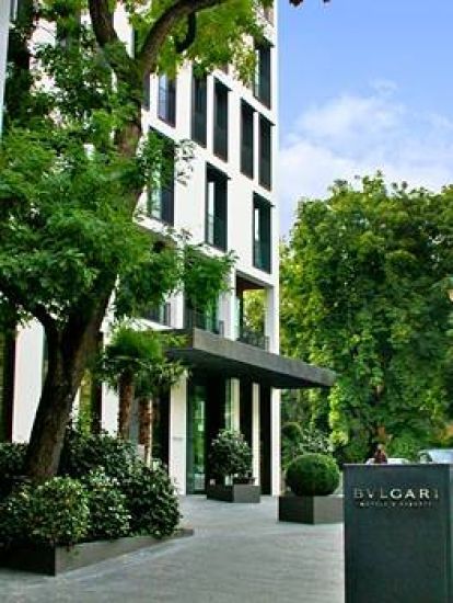 If you’re planning a trip to a trendy place like Milan, then you know you have to crash in somewhere stylish. Bulgari Hotel Milan, Bulgari Hotel, Bvlgari Hotel, Open Hotel, Milan Hotel, Carlton Hotel, Hotel Entrance, Antonio Citterio, Fruit Baskets