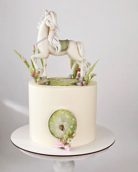 Cute Horse Cake, Cake Horse Birthday, Floral Horse Cake, Horse Cake Ideas, 2 Tier Horse Cake, Cake Topper Animals, Cake With Horses Birthday, Kuromi Cake, Horses Cake