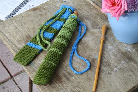 crocheted flute cases Wooden Flute, Harry Potter Crochet, Cue Cases, Zipper Crafts, Knitting Needle Case, Crochet Case, Art Crochet, My King, Knitted Animals