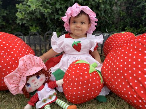 Strawberry Shortcake Baby Costume, Strawberry Shortcake Photoshoot, Strawberry Photoshoot, Strawberry Shortcake Baby, Strawberry Shortcake Nursery, Baby Shower Ideas Strawberry Shortcake, Strawberry Shortcake Dress For Baby, Twin Babies Pictures, Strawberry Shortcake Baby Clothes