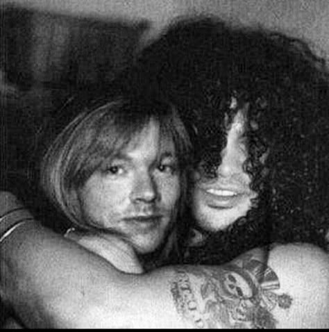 Axl Rose 80s, Axl Rose And Slash, Slash And Axl, Led Zeppelin Drummer, Axl Rose Slash, Axel Rose, Rose Video, Classic Rock And Roll, Intimate Photos