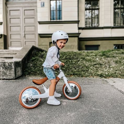 Foster independence in your little one with the mima zoom balance bike. Designed to be pedal free, it allows your child to develop essential mobility skills whilst having an adventure! Are you ready to redefine your parenting journey? ⭐️ @k.zarane #sharemymima #mimakids #mimazoom #zoombike #balancebike #kidsbike Toddler Bike, Building Confidence, First Time Parents, Balance Bike, Tiny Hand, Stylish Baby, Kids Bike, Baby Essentials, Baby Gear