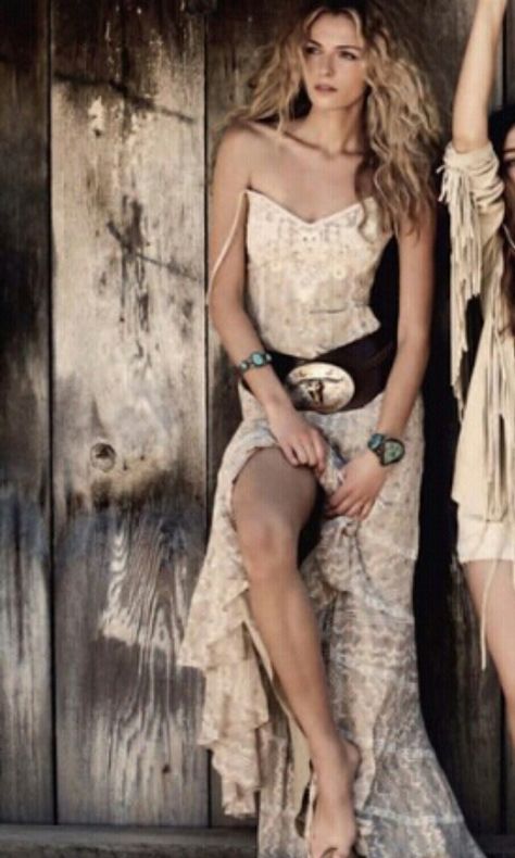 Long country dress.. I love this dress! Prom Outfits For Girls, Country Prom Outfits, Boot Dress Outfit, Cowboy Boot Dress, Western Formal Dresses, Western Prom, Country Summer Dresses, Country Prom, Country Dress