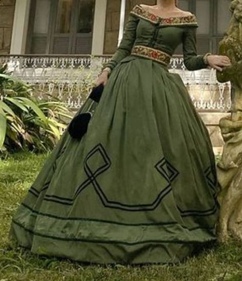 Victorian Dress Green, 18th Century Ball Gown, Green Victorian Dress, Green Medieval Dress, Victorian Dress Aesthetic, Victorian Masquerade, Historical Fashion Victorian, Reign Series, 1800s Dresses