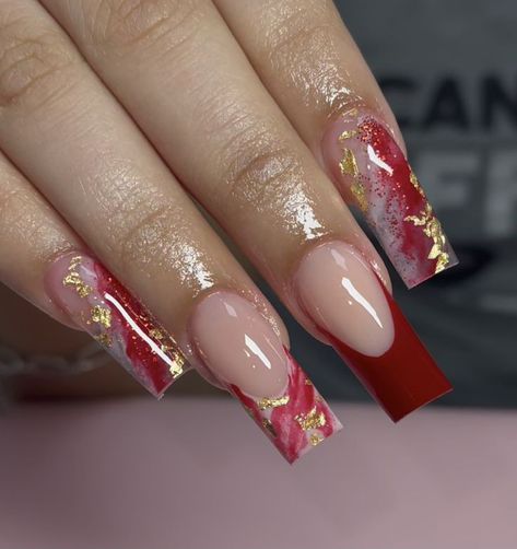 Red Marble Nails Acrylic, Birthday Nails Inspo Short, Red And Gold Nails Ideas, Red And Nude Nails, Red Marble Nails, Nails With Foil, Red And Gold Nails, Gold Acrylic Nails, Hello Nails