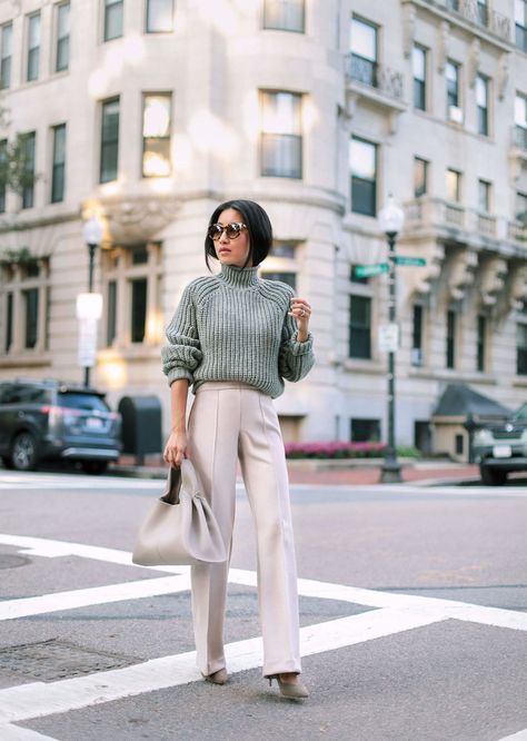 Styling a couple pairs of petite friendly work pants for fall including the perfect straight leg trousers and faux leather ankle pants. Neutral Slacks Outfit, Ann Taylor Outfits 2023, Work Wear 2023, Trousers Outfit Winter, Fantastic Fashion, Fall Workwear, Extra Petite, Work Fits, Paris Style