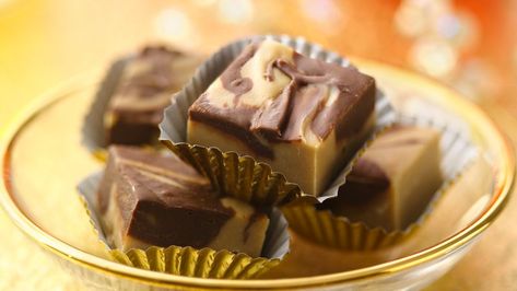 Serve these wonderful chocolate and coffee candies to your guests as a homemade gift. Mocha Fudge, Instant Espresso, Coffee Candy, Oh Fudge, Coffee Granules, Espresso Powder, Baked Chips, Fudge Recipes, Chocolate Baking