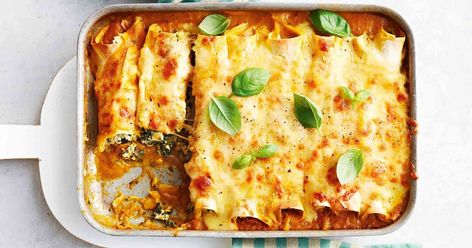 This delicious cheesy cannelloni is also packed with vegies including pumpkin and spinach. Spinach Cannelloni, Cannelloni Pasta, Cannelloni Recipes, Dinner Vegetarian, Pumpkin Risotto, Pumpkin Cake Recipes, Spinach Ricotta, Australia Food, Pumpkin Soup