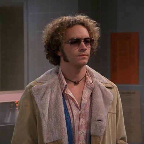 Glasses Aesthetic Men, 70s Theme Outfit, Vintage Aesthetic Outfits Men, 21st Bday Party, Steven Hyde, 70s Glasses, 70s Fashion Men, Vintage Aesthetic Outfits, Glasses Aesthetic