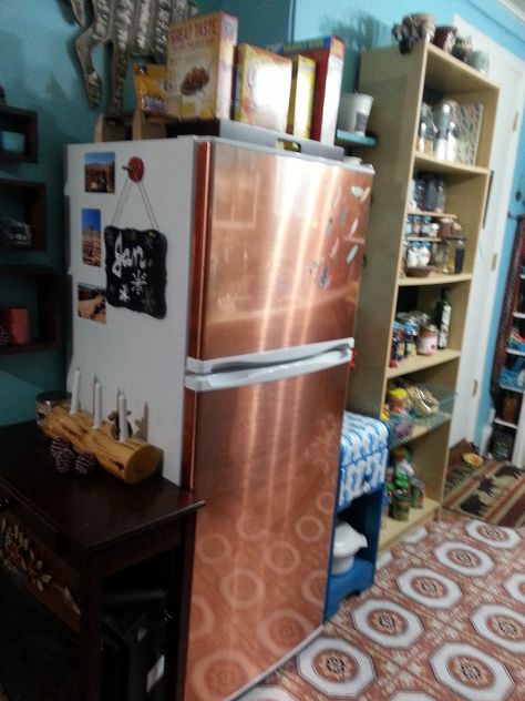 cover dull, white fridge with copper contact paper. Fridge Wrapping Ideas, Copper Fridge, Diy Fridge Makeover, Contact Paper Fridge, Painted Appliances, Paper Fridge, Colorado Lodge, Copper Appliances, Refrigerator Makeover