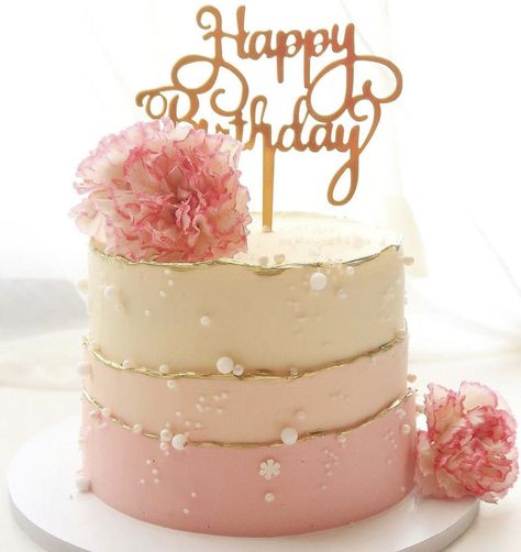 Simple 30th Birthday Cakes For Women, Simple 40th Birthday Cake For Women, 60th Birthday Cake Buttercream, Gold And Pink Cake Ideas, 60 Birthday Cake Ideas For Women, Woman’s Birthday Cake Ideas, Simple White Birthday Cake For Women, Pink White Gold Birthday Cake, Pink And Gold Floral Cake