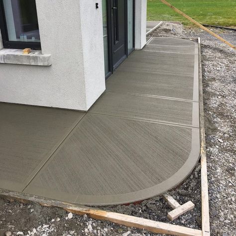 Beautiful Concrete Finishing Ideas - Engineering Discoveries Concrete Finishing, Concrete Pathway, Concrete Backyard, Concrete Path, Concrete Patio Designs, Concrete Walkway, Concrete Finishes, Driveway Design, Concrete Diy Projects