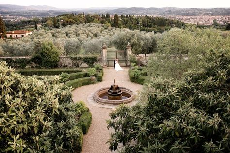 Florence Villa, Exotic Wedding, Florence Wedding, Mediterranean Wedding, Wedding In Tuscany, Places In Italy, Garden Party Wedding, Shabby Chic Wedding, Tuscany Wedding