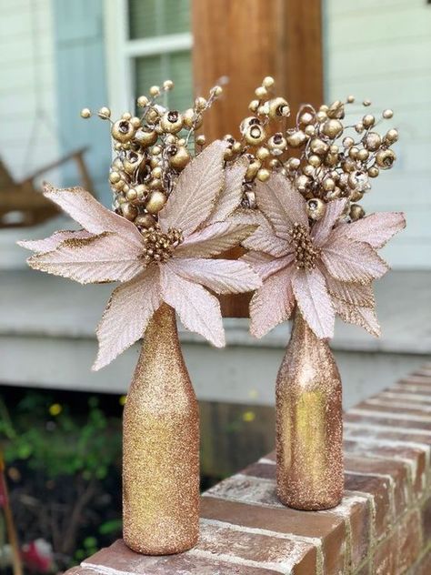 Rose Gold Christmas Decor, Gold Christmas Decor Ideas, Rose Gold Christmas Tree, Rose Gold Christmas Decorations, Gold Christmas Decor, Romantic Story, Silver Christmas Decorations, Rose Gold Christmas, Gold Christmas Decorations