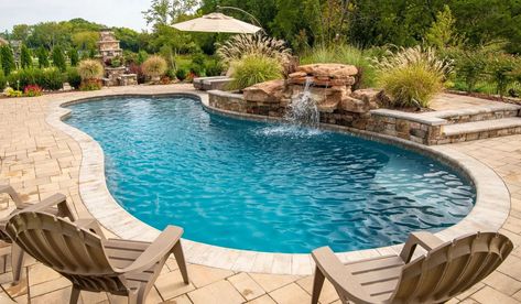 Leisure Pools® presents some of the top design trends for fiberglass swimmng pools and spas that are making waves in 2023. Backyard Pool And Spa, Pool With Spa, Pool Paradise, Inground Pool Designs, Trends In 2023, Dream Backyard Pool, Backyard Sanctuary, Leisure Pools, Fiberglass Swimming Pools