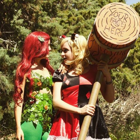 #harlivy #poisonquinn #harleyxivy #harleyquinn #poisonivy Pretty Poison, Poison Ivy Cosplay, Joker Batman, Dc Cosplay, Arkham Asylum, Harley Quinn Cosplay, American Comics, Poison Ivy, Girls Love